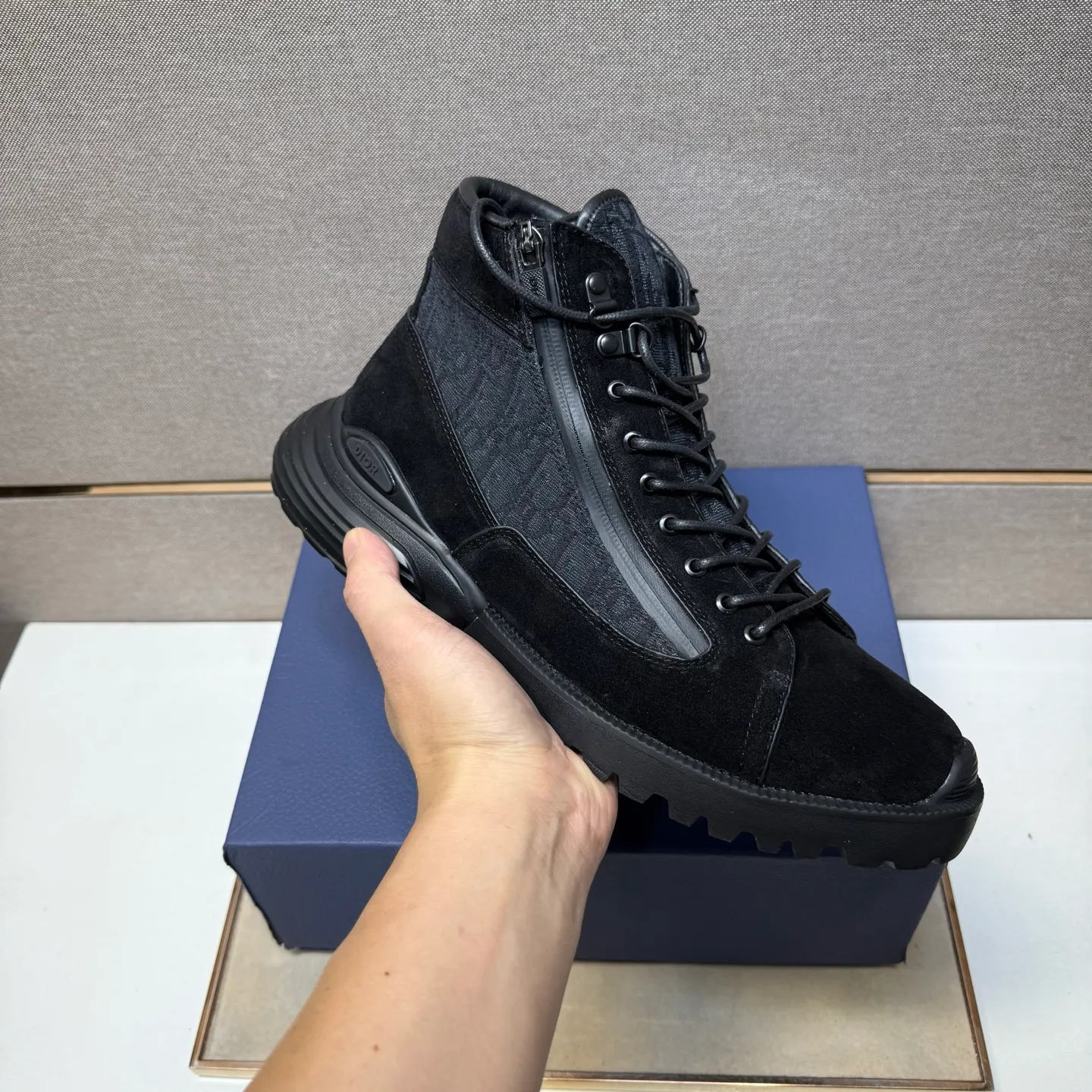 ⬛️Men's shoes 💰p580 [Dior~] Men's casual high-top shoes 2025z cabinet sales simultaneously 🔶Size: 39-44 #️⃣ 🔷2 colors🔜The upper is made of multi-material splicing➕Genuine leather lining, comfortable and breathable, sole: original comfortable and wear-resistant outsole, ⚠️Real shot📱Photographed🎬The real thing is better📢📢📢